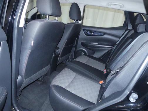 Magnetic Black Pearl 2019 Nissan Rogue Sport SV