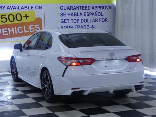 Super White 2019 Toyota Camry SE