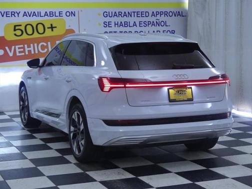 2022 Audi e-tron Premium Plus