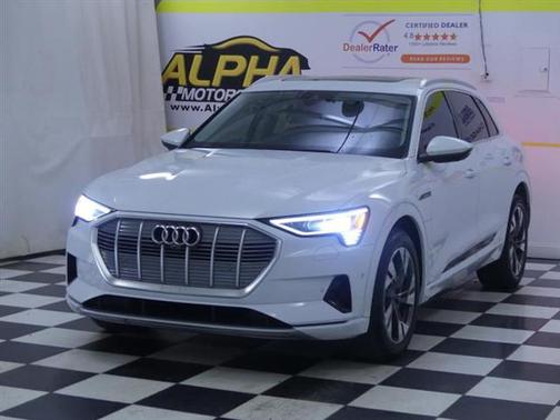 2022 Audi e-tron Premium Plus