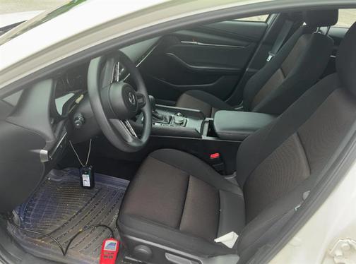Snowflake White Pearl Mica 2022 Mazda Mazda3 FWD