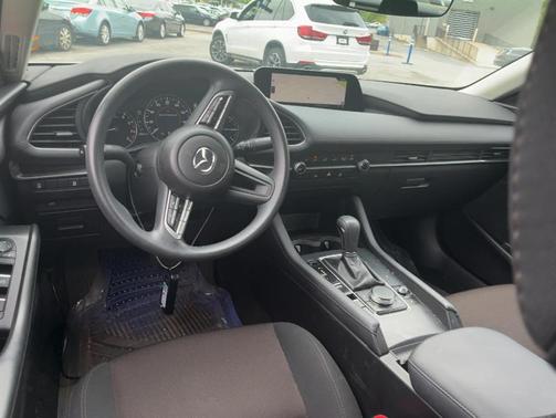 Snowflake White Pearl Mica 2022 Mazda Mazda3 FWD