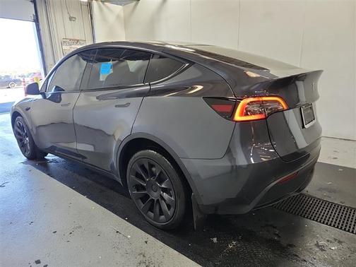 2022 Tesla Model Y Long Range Dual Motor All-Wheel Drive