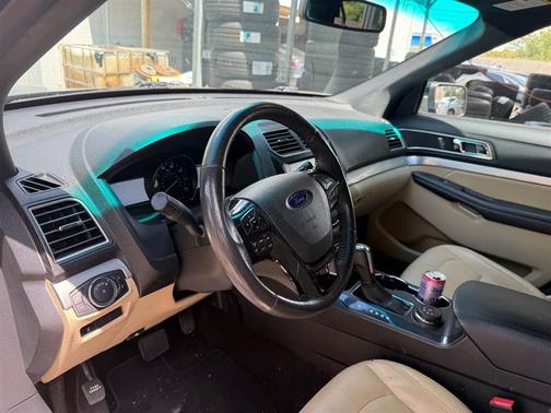 Blue Jeans Metallic 2016 Ford Explorer XLT