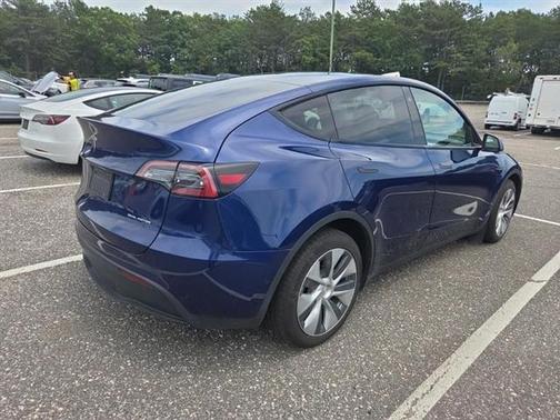 2022 Tesla Model Y Long Range Dual Motor All-Wheel Drive