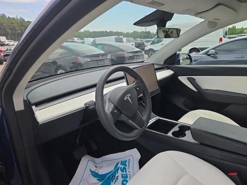 2022 Tesla Model Y Long Range Dual Motor All-Wheel Drive