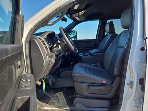 Bright White Clearcoat 2024 RAM 2500 Tradesman Crew Cab 4x4 6'4' Box