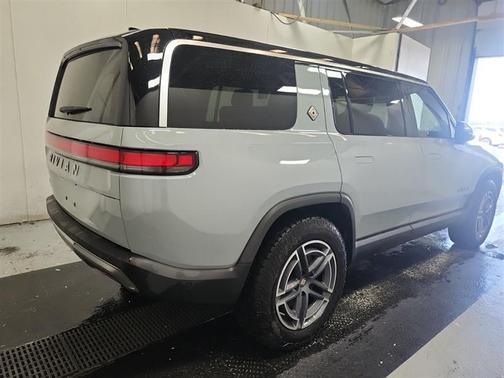 2025 Rivian R1S ADVENTURE
