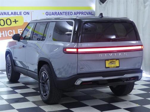 2025 Rivian R1S ADVENTURE