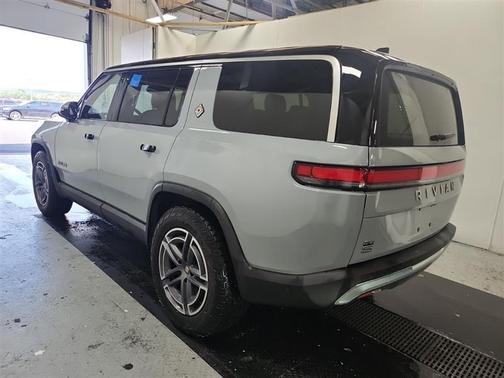 2025 Rivian R1S ADVENTURE
