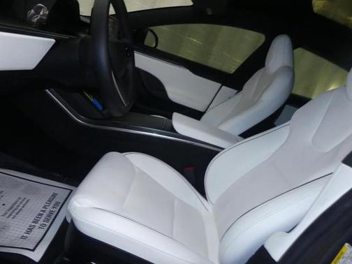 2022 Tesla Model S Plaid