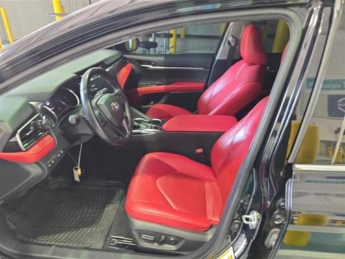 Midnight Black Metallic 2019 Toyota Camry XSE