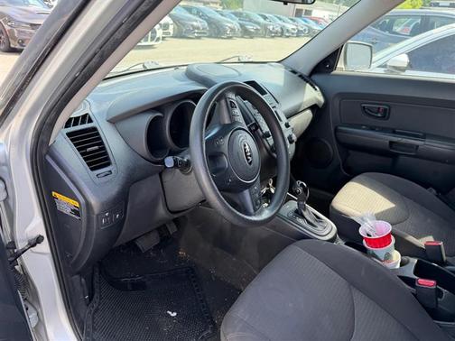 Bright Silver Metallic 2013 Kia Soul Base