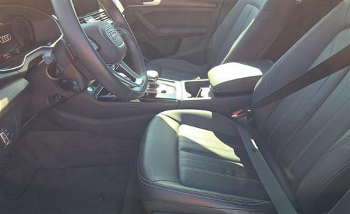 Mythos Black Metallic 2024 Audi Q5 40 Premium Plus