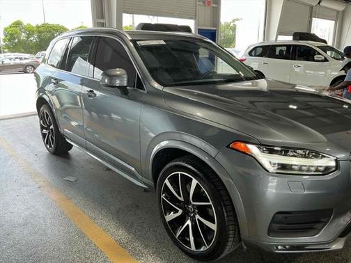 2020 Volvo XC90 T6 Momentum