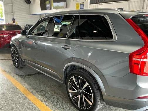 2020 Volvo XC90 T6 Momentum