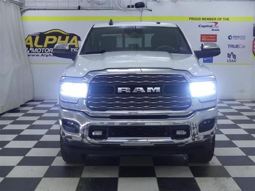 Bright White Clearcoat 2019 RAM 2500 Limited Crew Cab 4x4 8' Box