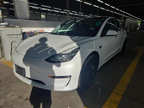 Pearl White Multi-Coat 2023 Tesla Model 3 Performance