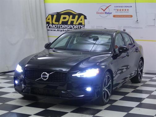 2024 Volvo S60 B5 Plus Dark Theme