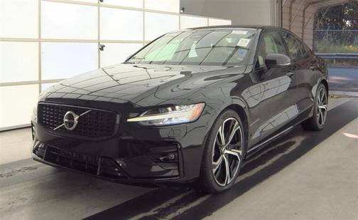 2024 Volvo S60 B5 Plus Dark Theme