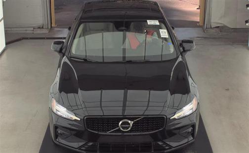 2024 Volvo S60 B5 Plus Dark Theme