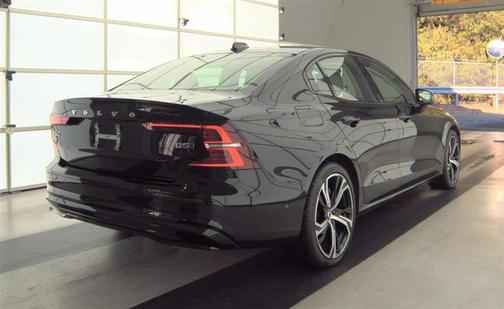2024 Volvo S60 B5 Plus Dark Theme