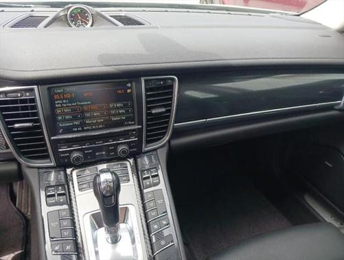 2016 Porsche Panamera 4 Edition