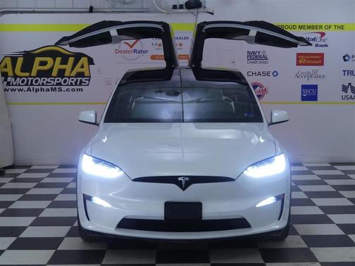Pearl White Multi-Coat 2023 Tesla Model X