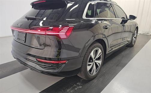 2024 Audi Q8 e-tron Premium