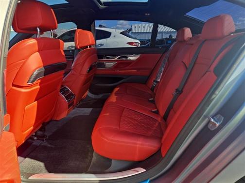 2022 BMW 750 i xDrive