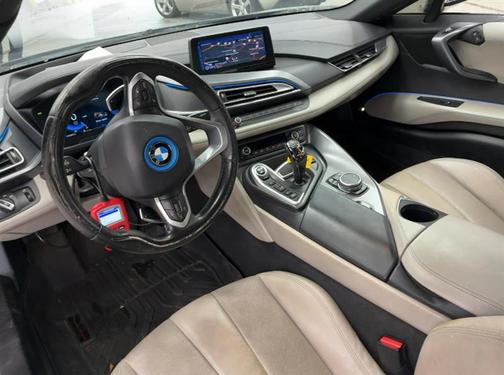 2015 BMW i8 Pure Impulse World