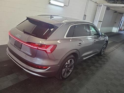 2021 Audi e-tron Premium