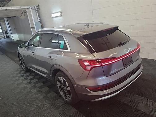 2021 Audi e-tron Premium