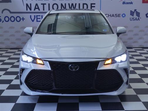 White 2019 Toyota Avalon XSE