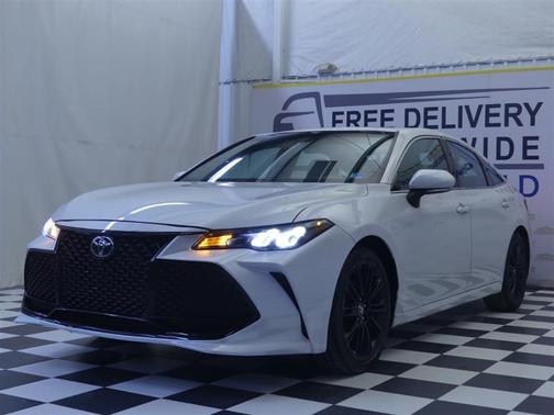 White 2019 Toyota Avalon XSE