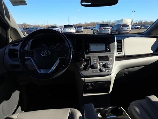 2019 Toyota Sienna XLE