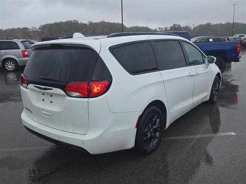 2018 Chrysler Pacifica Touring-L Plus