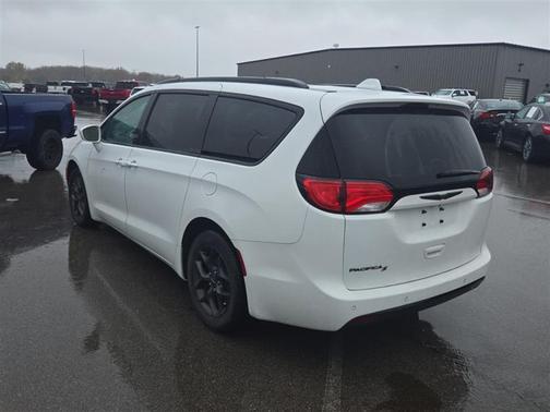 2018 Chrysler Pacifica Touring-L Plus