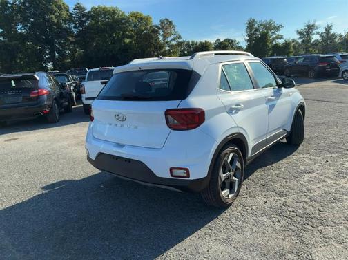 2023 Hyundai VENUE SEL