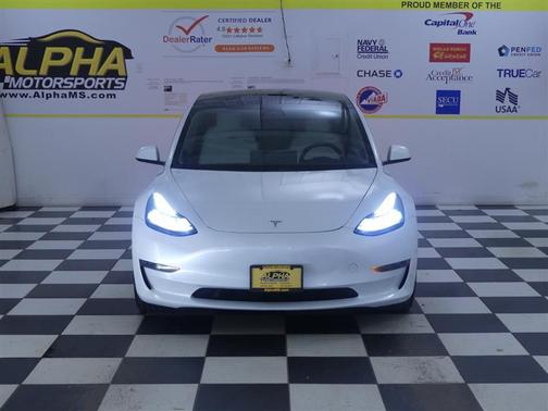 Pearl White Multi-Coat 2022 Tesla Model 3 Standard Range