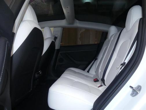 Pearl White Multi-Coat 2022 Tesla Model 3 Standard Range