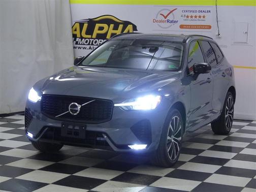 2023 Volvo XC60 Plus Dark Theme