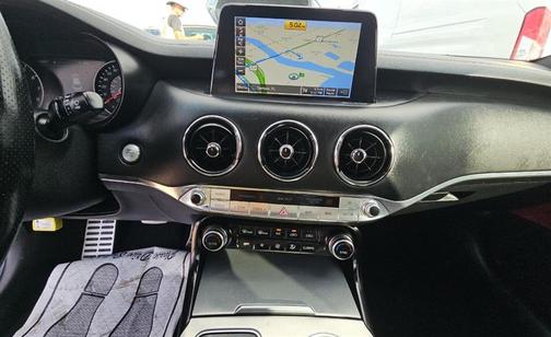 Snow White Pearl 2020 Kia Stinger GT2