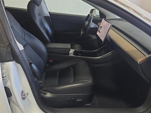 Pearl White Multi-Coat 2018 Tesla Model 3 Long Range