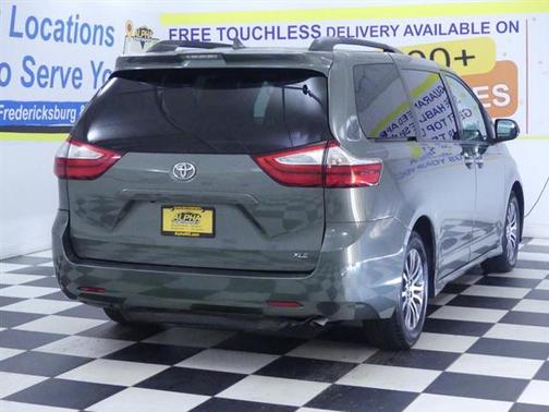 2018 Toyota Sienna XLE