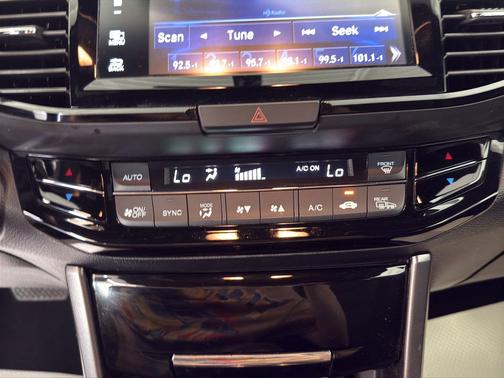 Still Night Pearl 2017 Honda Accord EX-L