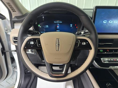 Pristine White Metallic Tri-Coat 2026 Lincoln Corsair Premiere