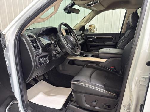 2022 RAM 2500 Laramie Crew Cab 4x4 6'4' Box