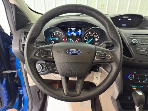 Lightning Blue Metallic 2017 Ford Escape SE