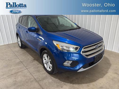 Lightning Blue Metallic 2017 Ford Escape SE